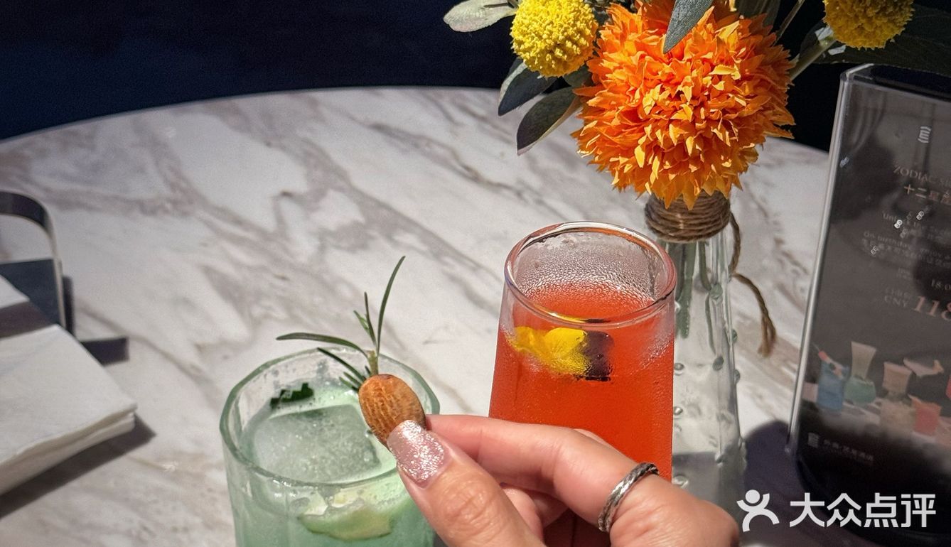 这里的露台view真的好棒，下雨也唯美