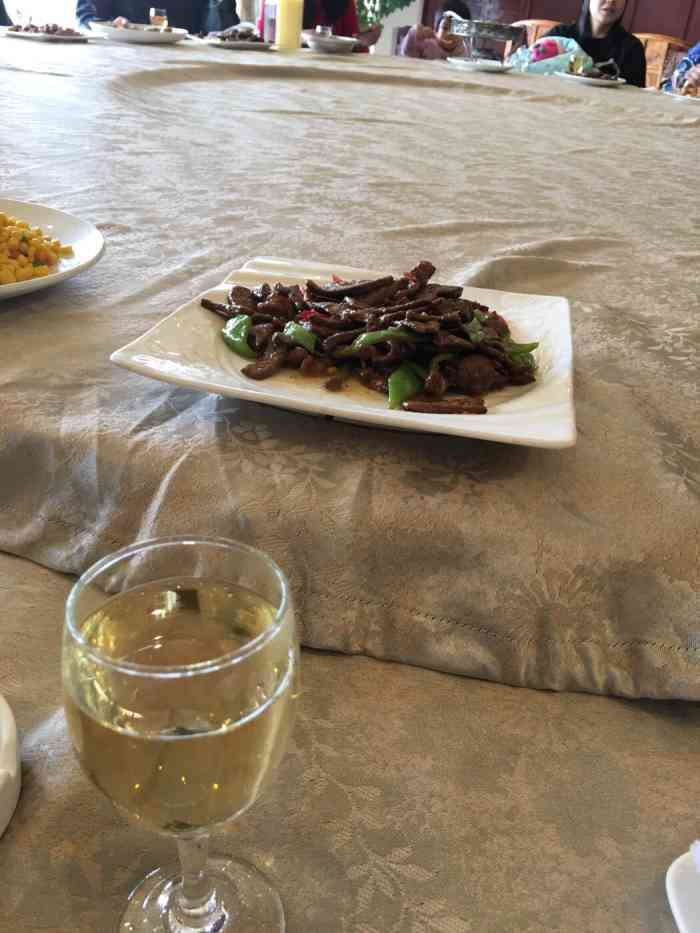 明湖春酒店-"非常好吃,环境优雅,服务热情,家庭聚会首.