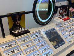 -天空之镜眼镜店蔡司依视路配镜授权零售店(望京颐堤港店)