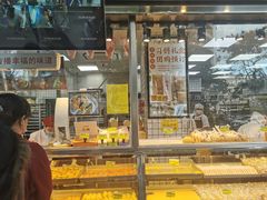 面包甜点陈列柜-鲍师傅糕点(江苏路店)