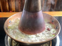 -果松木炭酸菜铜火锅·外婆参鸡汤