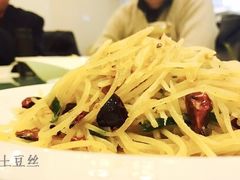 酸辣土豆丝-黄家饺子东北特色菜馆(湖滨商业街店)