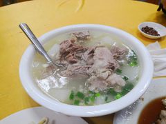 萝卜炖肘子-荣生萝卜汤饭店