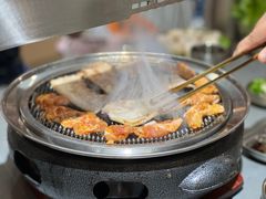 -围炉肉舍•炭烤活鳗•丹东海鲜烤肉(步行街店)