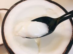 -志龙皇冠吃货椰子铺