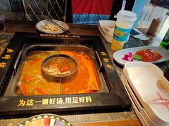 -老牌坊云南鱼豆花火锅(哈西万达店)