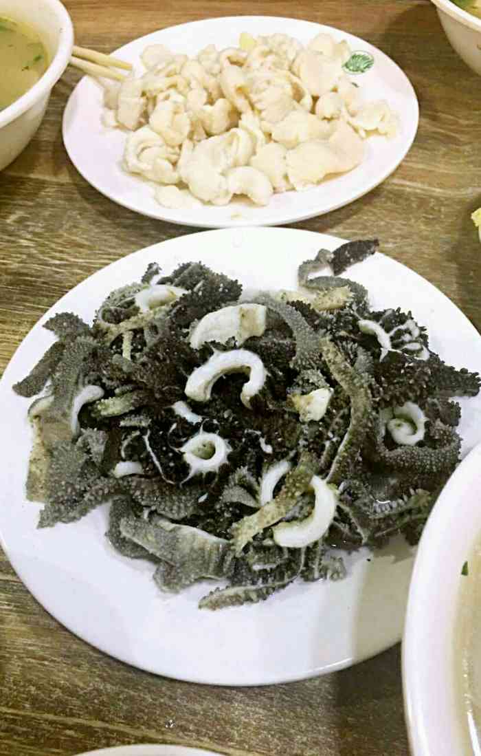 老爆肚满(牛街总店)-"看电视上介绍烧饼夹肉不错,这次来吃,没抱.