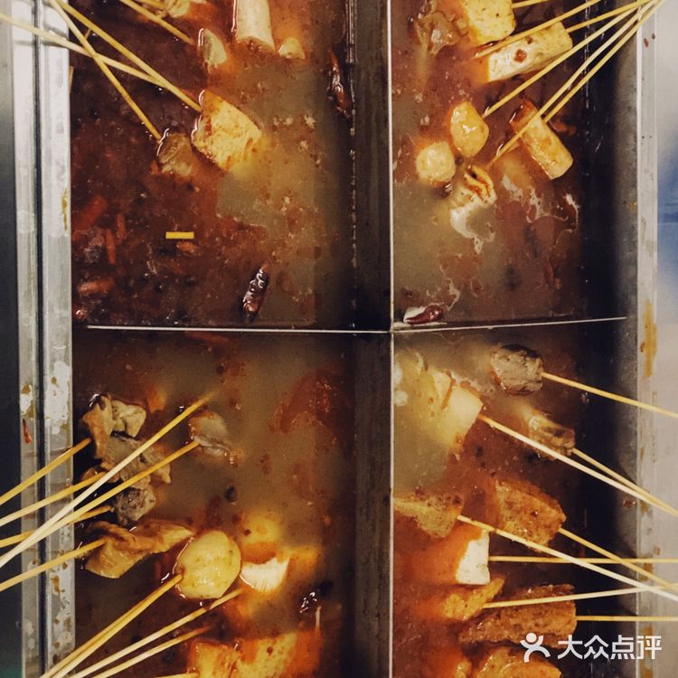 神奇的山上深夜食堂感～看见那种老摊儿就觉得高兴～而且