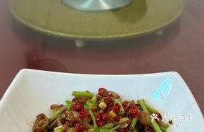 Stir-fried Celery with Braised Pork Intestines