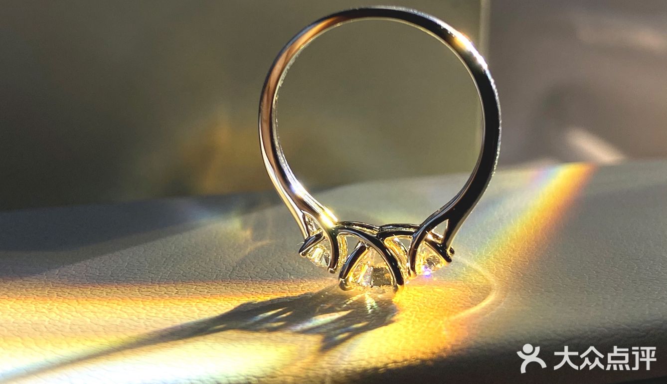 三石钻戒💍前世今生来世 都在光的转角处等你