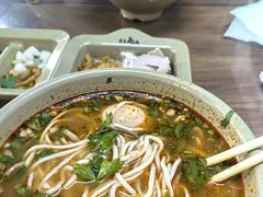 -亮亮面馆(经六路店)