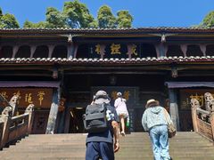 -峨眉山报国寺