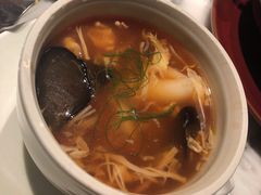 海鲜酸辣汤-湖滨28中餐厅·西湖宴·杭州君悦酒店