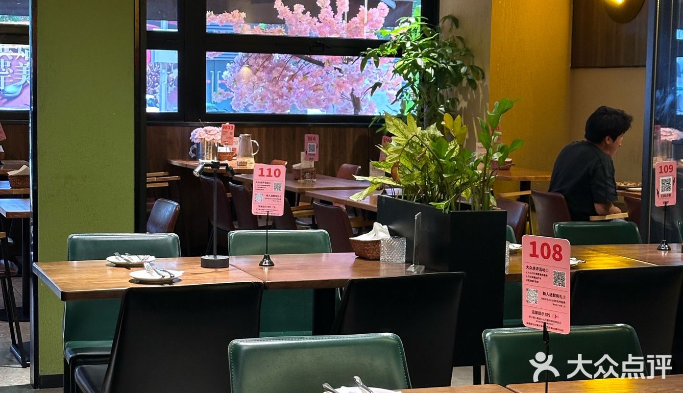 在深圳 好喜欢这种氛围感bistro 🥂