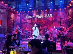 -FOUR PLAY BAR