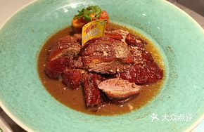 Signature Smoked Tangerine Glass Skin Roast Goose
