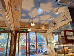 靠窗位-新疆喀什烤肉饭店(红松路店)