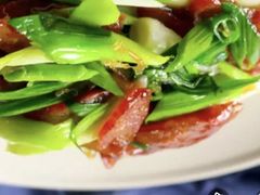 香肠炒大蒜-刘胖子家常菜·蹄花焖藕(兴业店)