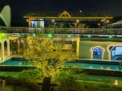 -茅草房·河畔园林火锅