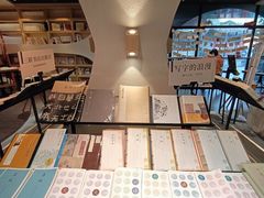 -钟书阁(珍园店)