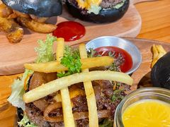 满满芝士牛肉堡-百万万BRAVO(厦大沙坡尾店)