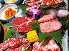 黑牛六拼-明洞阿姨·韩式酱蟹烤肉·创意料理(三元桥店)