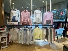 -lululemon(上海浦东IFC店)