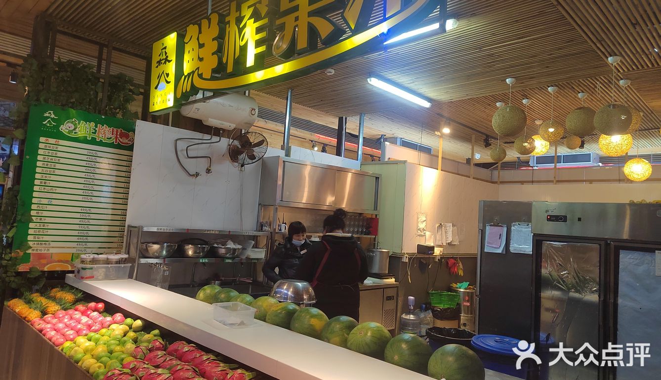 提前预约的包间，过来这里用餐的人挺多的