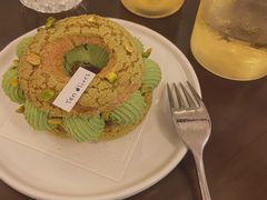 开心果树莓泡芙-Ten Olives甜点