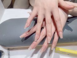 -UGIRL有个美甲