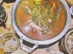 老凯俚酸汤鱼-野山舂·贵州现舂酸汤火锅(鸿通城店)