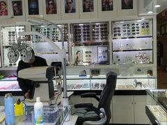 -臻美视爵眼镜·明月·依视路·蔡司折扣店(广渠门店)