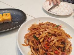 -阿瓦山寨·湘菜现炒·剁椒鱼头王(咸阳总店)
