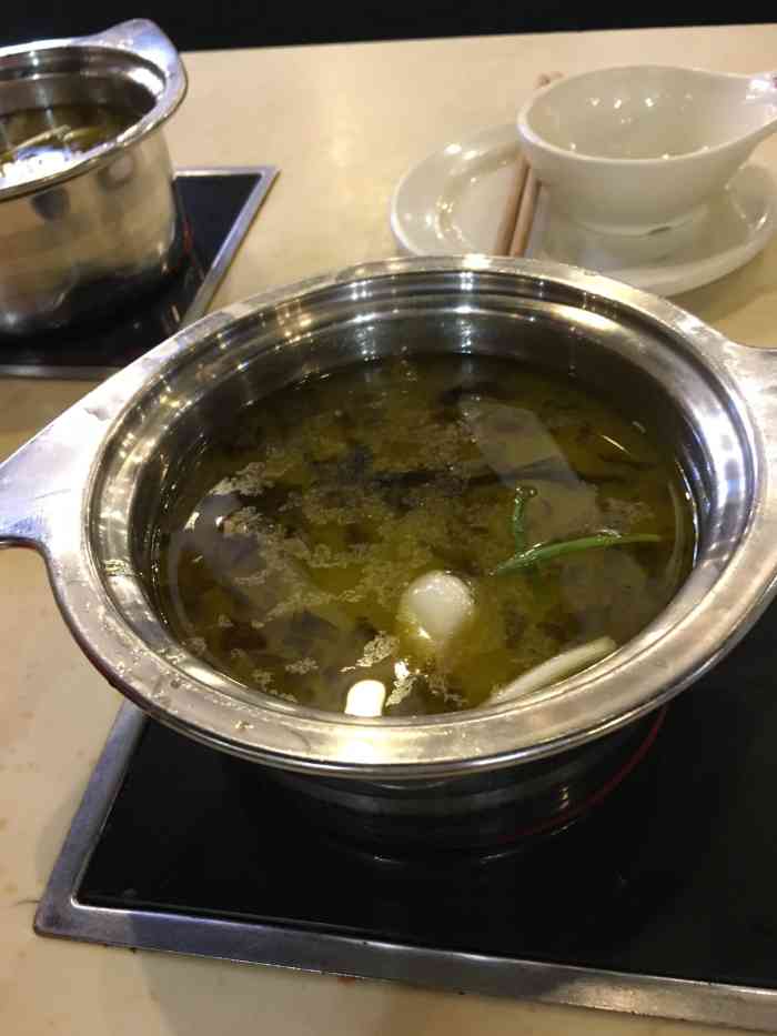 澳洲肥牛捞捞锅牛排海鲜自助(天盛店)-"还可以,服务员少了好多呢,没得