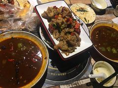 -虾弄弄海派小龙虾·牛羊蝎子火锅