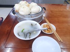 -胡成记口蘑龙眼包子(盐道街店)