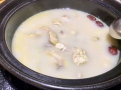 -洪氏嗨捞·广东猪肚鸡·椰子鸡火锅(西咸万象城店)