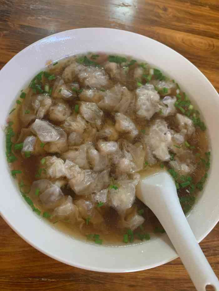 市心街汤包店-"屹立大嵊州30几年的手工汤包店也是伴随.