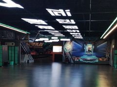 -极限PLAY运动娱乐新世界·团建派对潮玩休闲馆·室内蹦极高空游乐园