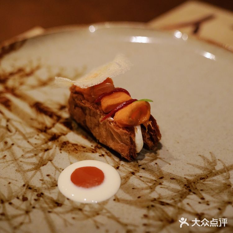 搭配煎蛋造型的迷迭香和芒果酱 萌!