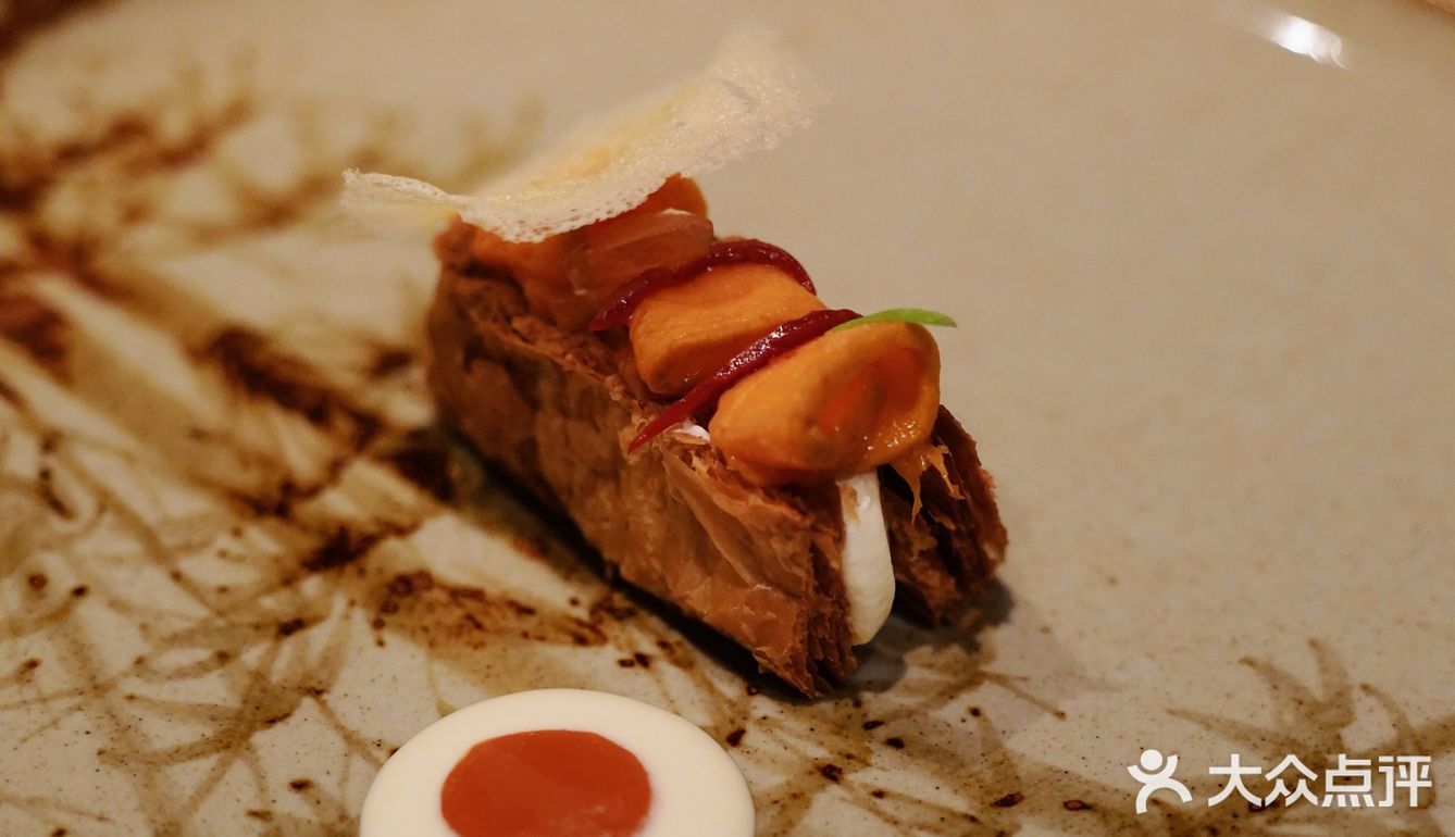 搭配煎蛋造型的迷迭香和芒果酱 萌！