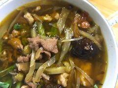 酸菜肉丝米线-越洋肖氏老米线(杨家坪店)