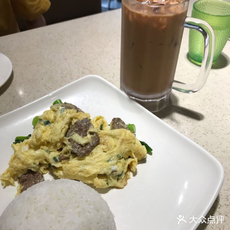 菜品：菜单上有套餐选择，每一天的样式都不一样