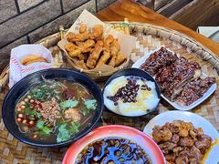 -爆炸头阿姨小四川正宗川味小吃(无任何分店)