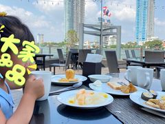 -曼谷湄南河畔华美达广场酒店