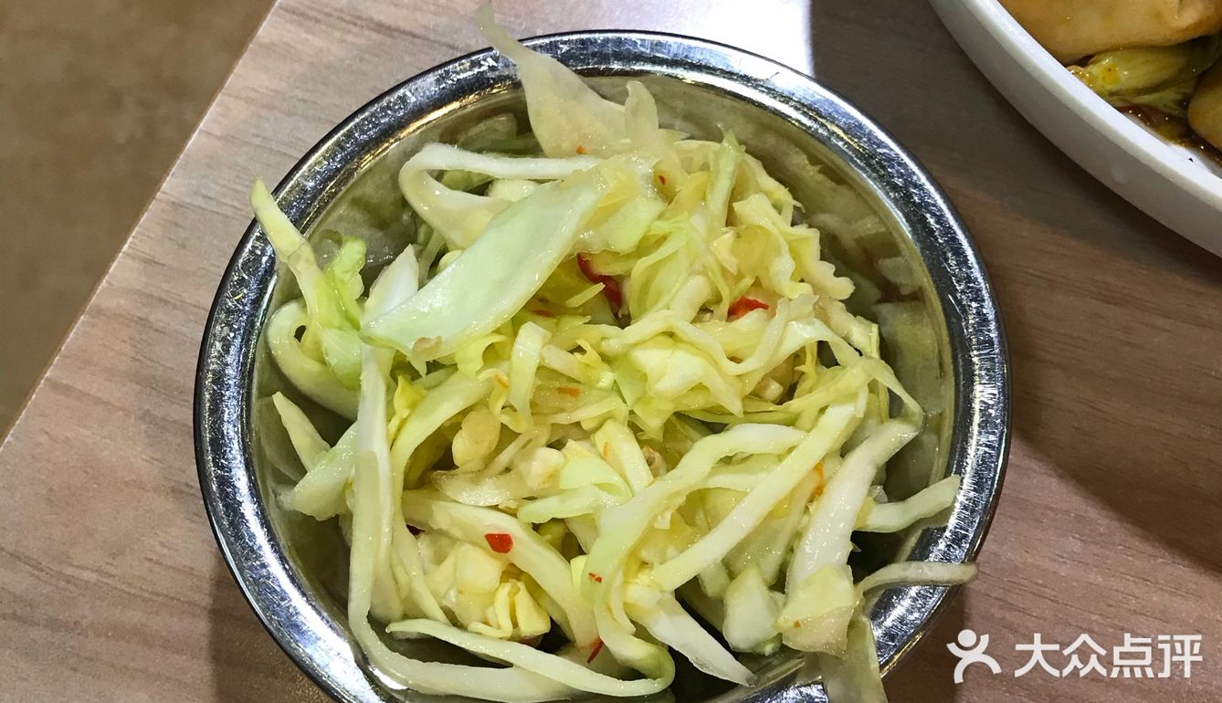 我有时候会晚上去吃面。主要特色面是宜宾的燃面系列