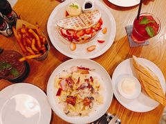 -ROAST coffee & eatery