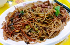 Stir-Fried Snail Noodles