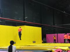 -嘿哟动霸CHUA·新潮玩运动娱乐中心·蹦床滑冰团建乐园