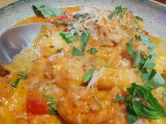 瑞士肉丸烩意大利土豆球-HELLO 27 意面·沙拉·帕尼尼